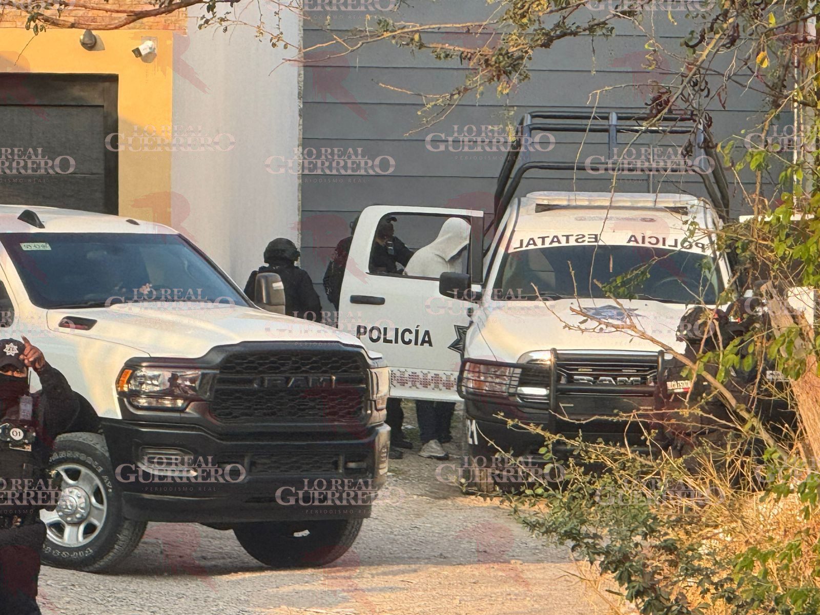 Detienen a tres sujetos que disparaban al aire desde la azotea de un domicilio, al sur de Chilpancingo