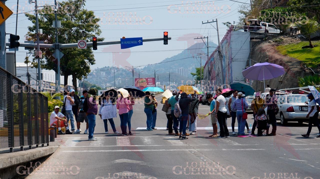 Continúan las protestas por maestra desaparecida