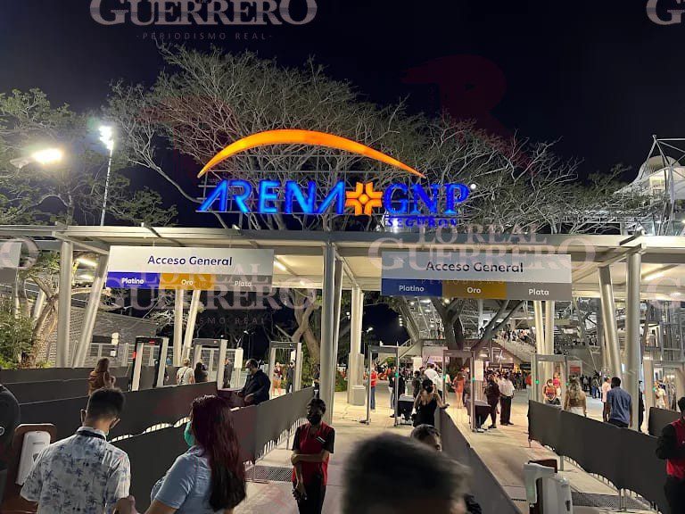 Muere mujer tras caer durante concierto de Edén Muñoz en la Arena GNP, en Acapulco