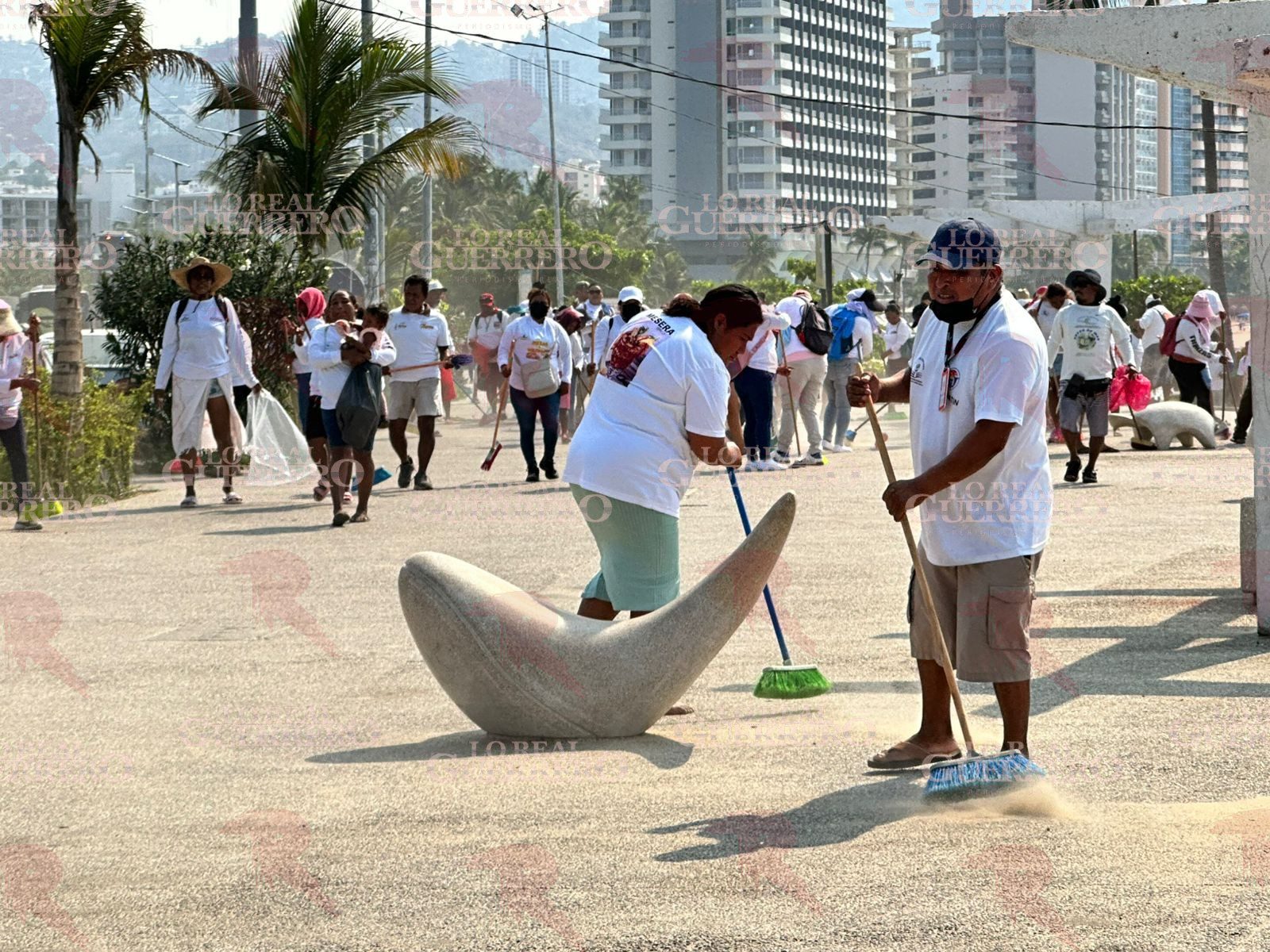 Se suma Fonatur a jornadas de limpieza de comerciantes de playa