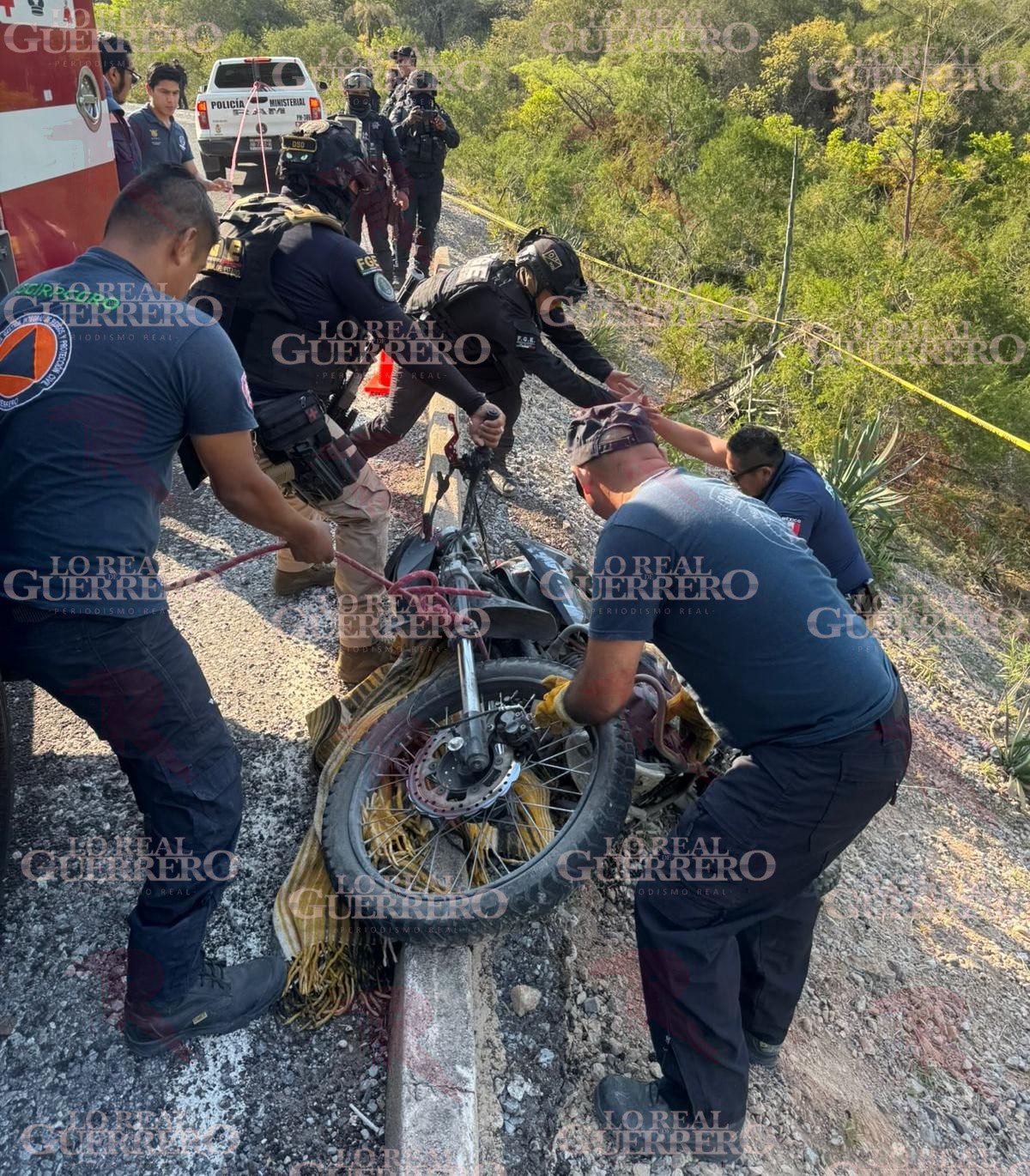 Muere motociclista tras perder el control y salirse de la carretera cerca de Amojileca, en el municipio de Chilpancingo