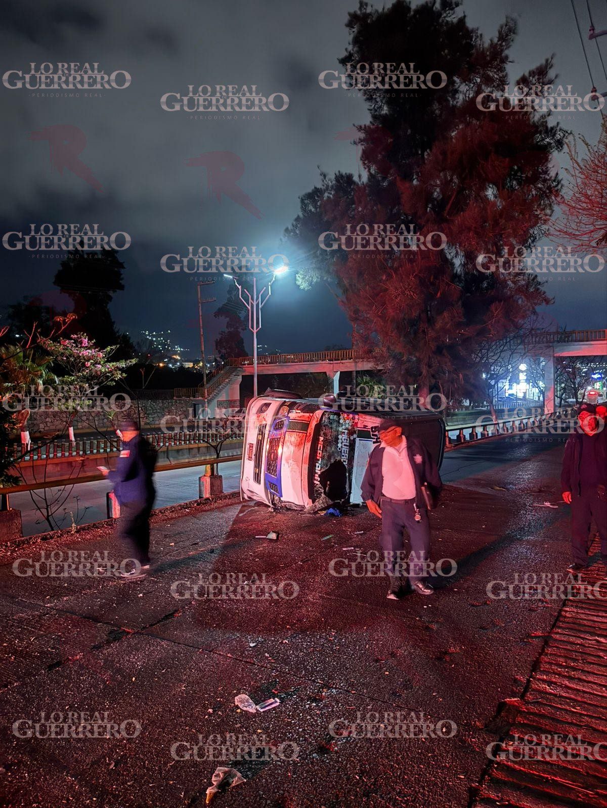 Por presuntamente jugar “carreritas”, urvaneros de Chilpancingo sufren accidente; hay un herido
