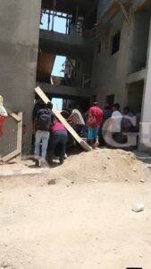 Sujeto cae de cuatro pisos de altura en Acapulco