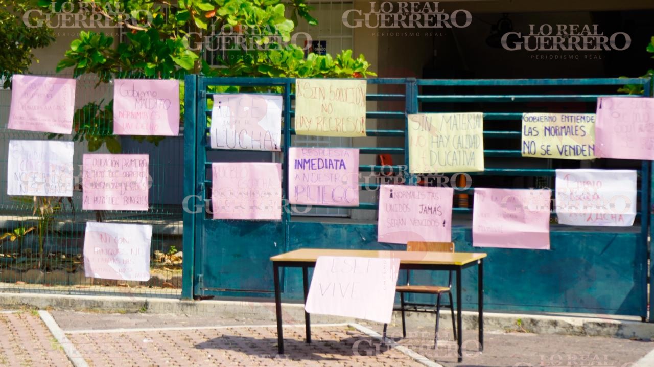 Toman la ESEF para exigir computadoras personales