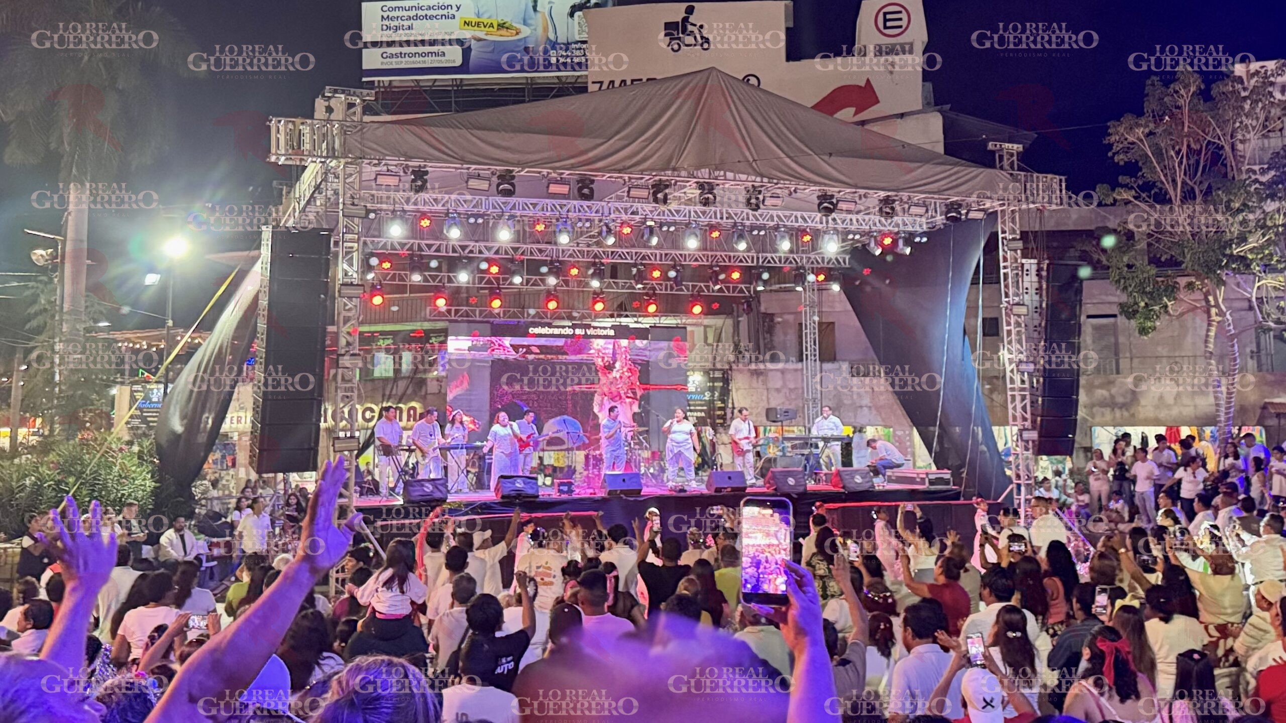 Más de mil personas llenan la costera en desfile “Unidos en Jesucristo” en Acapulco