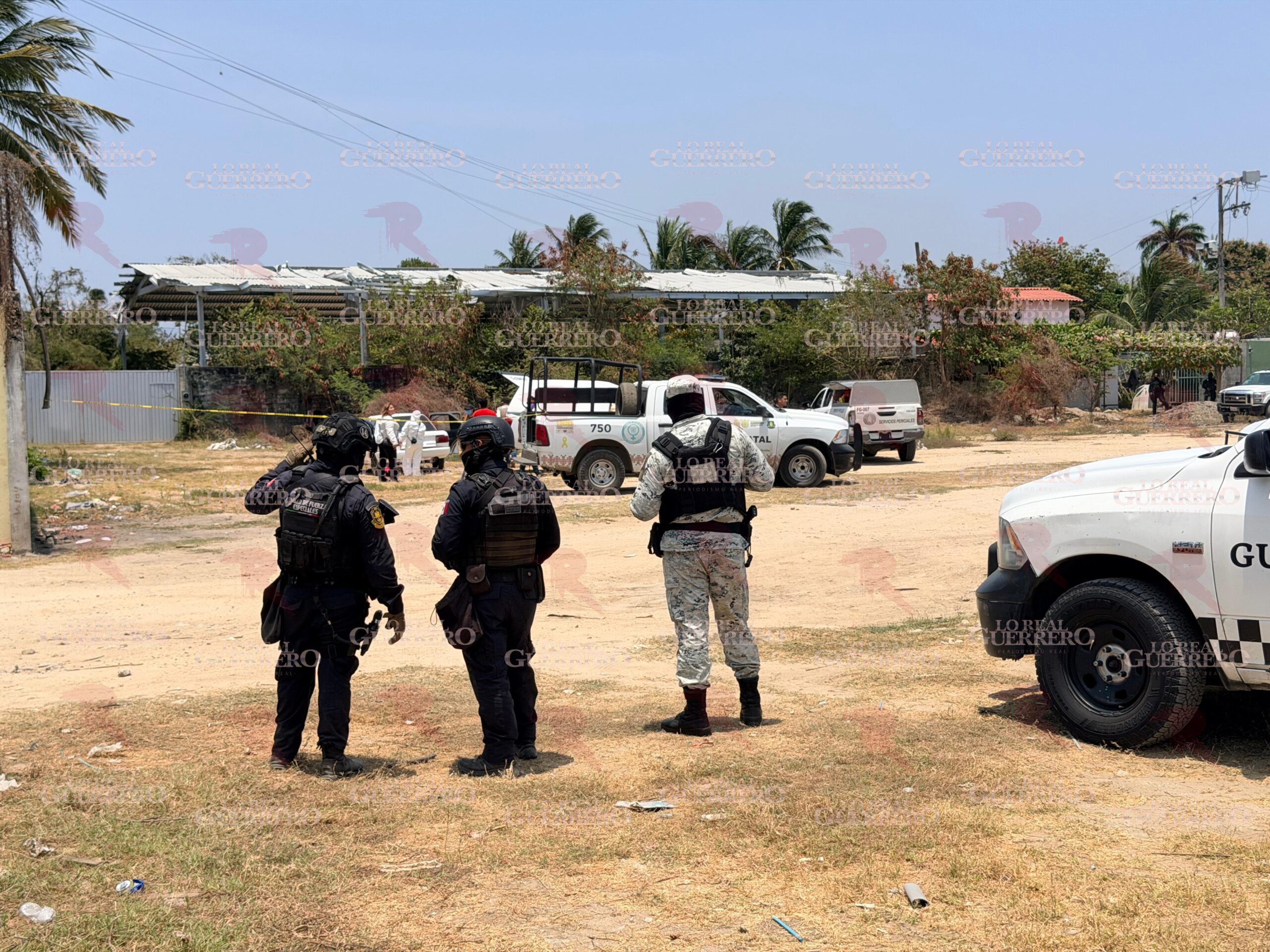Hallan dos cuerpos en la cajuela de un auto en El Cayaco, Acapulco