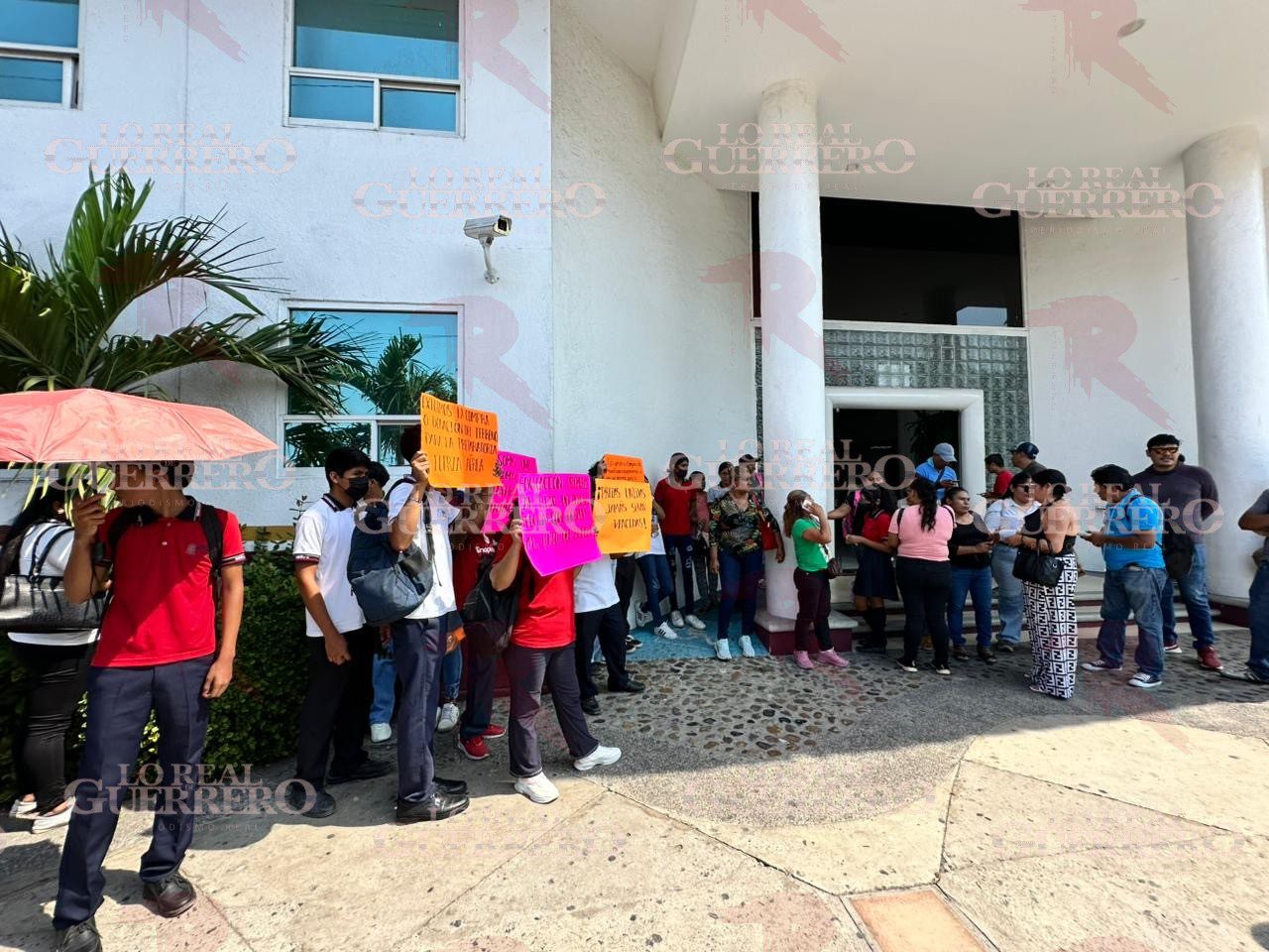 Exigen terreno para Preparatorias Populares en Acapulco