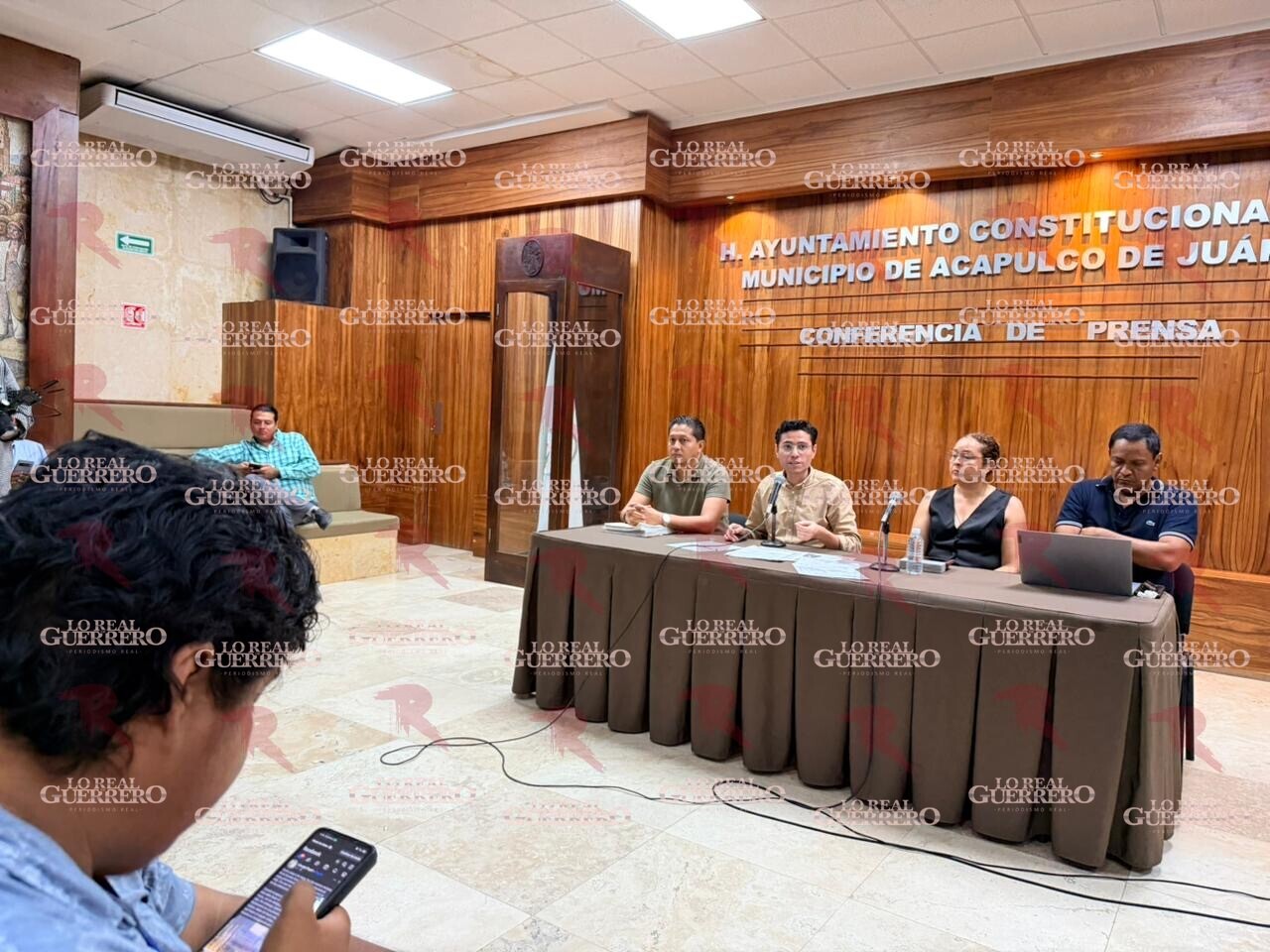 Ayuntamiento aclara polémica por lonas en la Costera de Acapulco