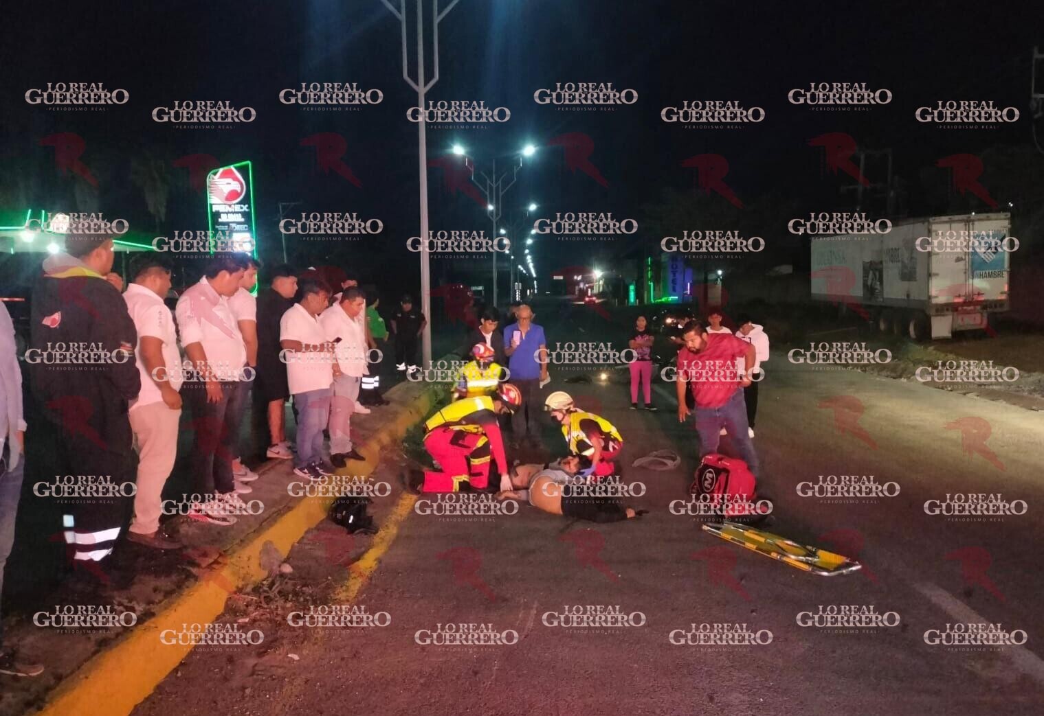 Mueren dos motociclistas tras derrapar en el bulevar Chilpancingo-Petaquillas