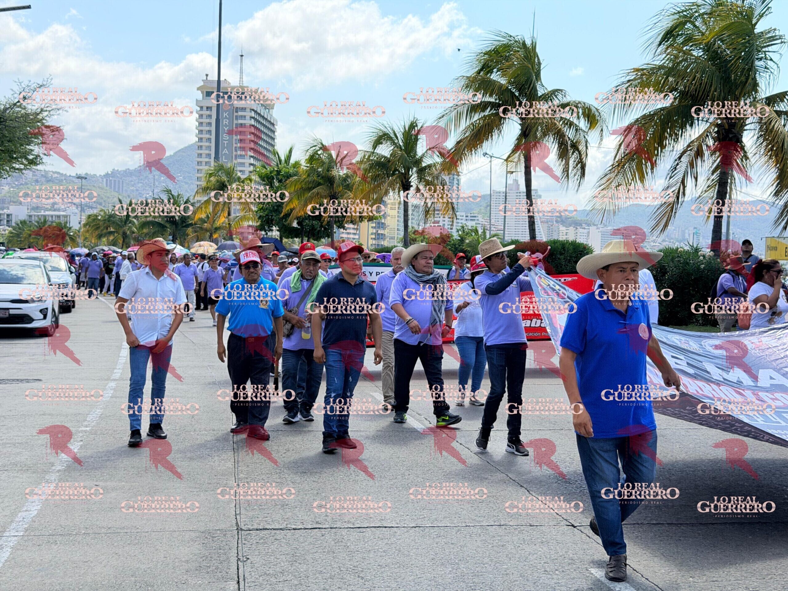 Movilizaciones por el Día del Trabajo bloquean la Costera en Acapulco