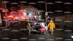 En Chilpancingo, camión trocero presuntamente sin frenos embiste varios vehículos y una motocicleta; hay al menos siete heridos