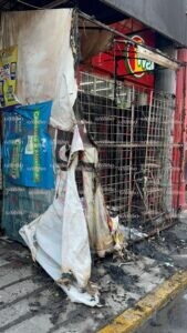 Se incendia negocio semifijo de venta de artículos de telefonía sobre la avenida Cuauhtémoc de Acapulco