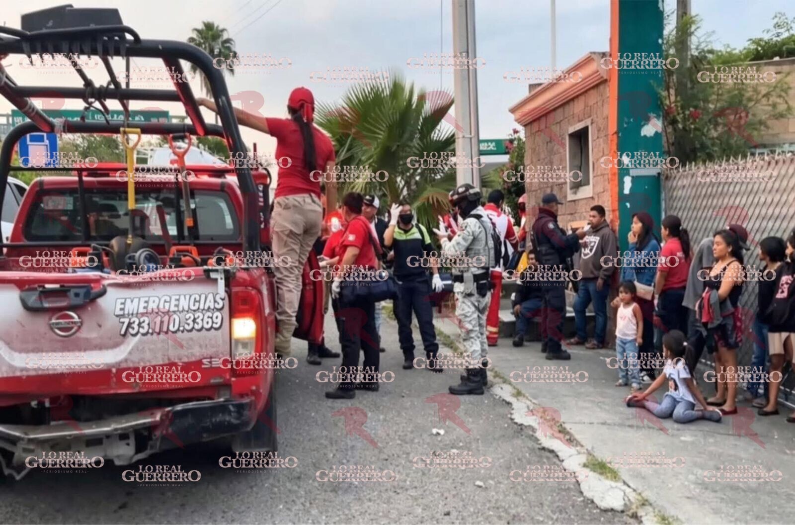Vuelca autobús con jornaleros agrícolas en la autopista Iguala-Cuernavaca; hay 13 lesionados, entre ellos menores