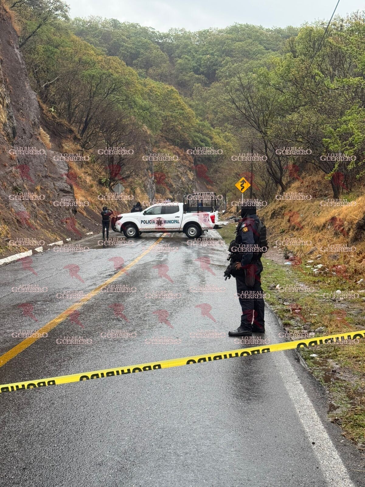 Hallan a dos hombres ejecutados y maniatados a la orilla de la carretera Chilpancingo-Tixtla