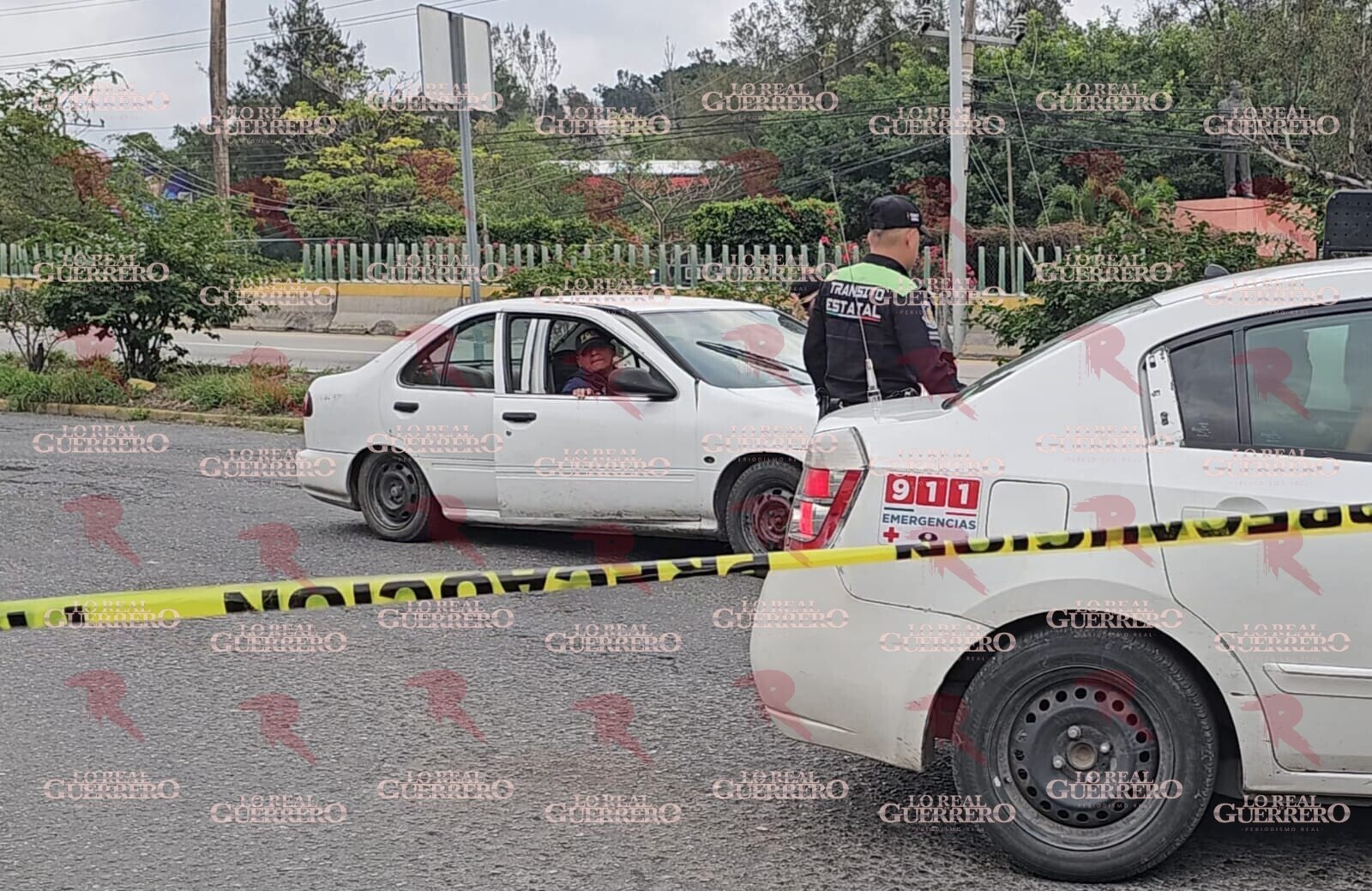 Dejan cuatro hombres asesinados dentro de un automóvil abandonado junto al Congreso del Estado, en Chilpancingo; tres estaban decapitados