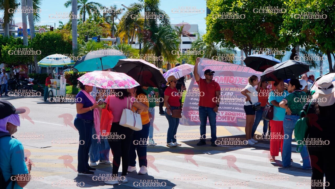 Bloquean nuevamente cetegistas la Costera en Acapulco