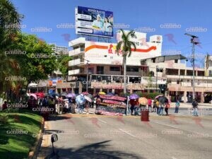 Se quejan ciudadanos y transportistas por protestas de maestros de la CETEG