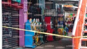 Asesinan a hombre dentro de una tienda de abarrotes en el mercado de La Laja
