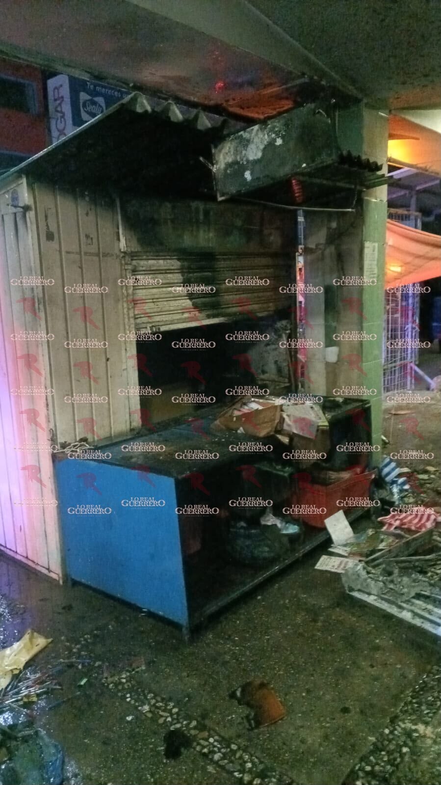 Arde puesto de revistas frente al IMSS de la avenida Cuauhtémoc