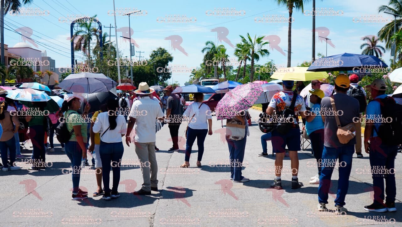 Docentes de la CETEG cierran parcialmente el bulevar de Las Naciones