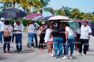 Docentes del SNTE paralizan parcialmente la Costera; exigen nombramiento de un enlace