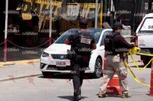 Hallan a un hombre sin vida en la cajuela de un automóvil abandonado sobre el bulevar Lázaro Cárdenas