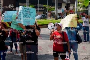 Extrabajadores del hotel Amarea bloquean la Costera para exigir su reinstalación laboral