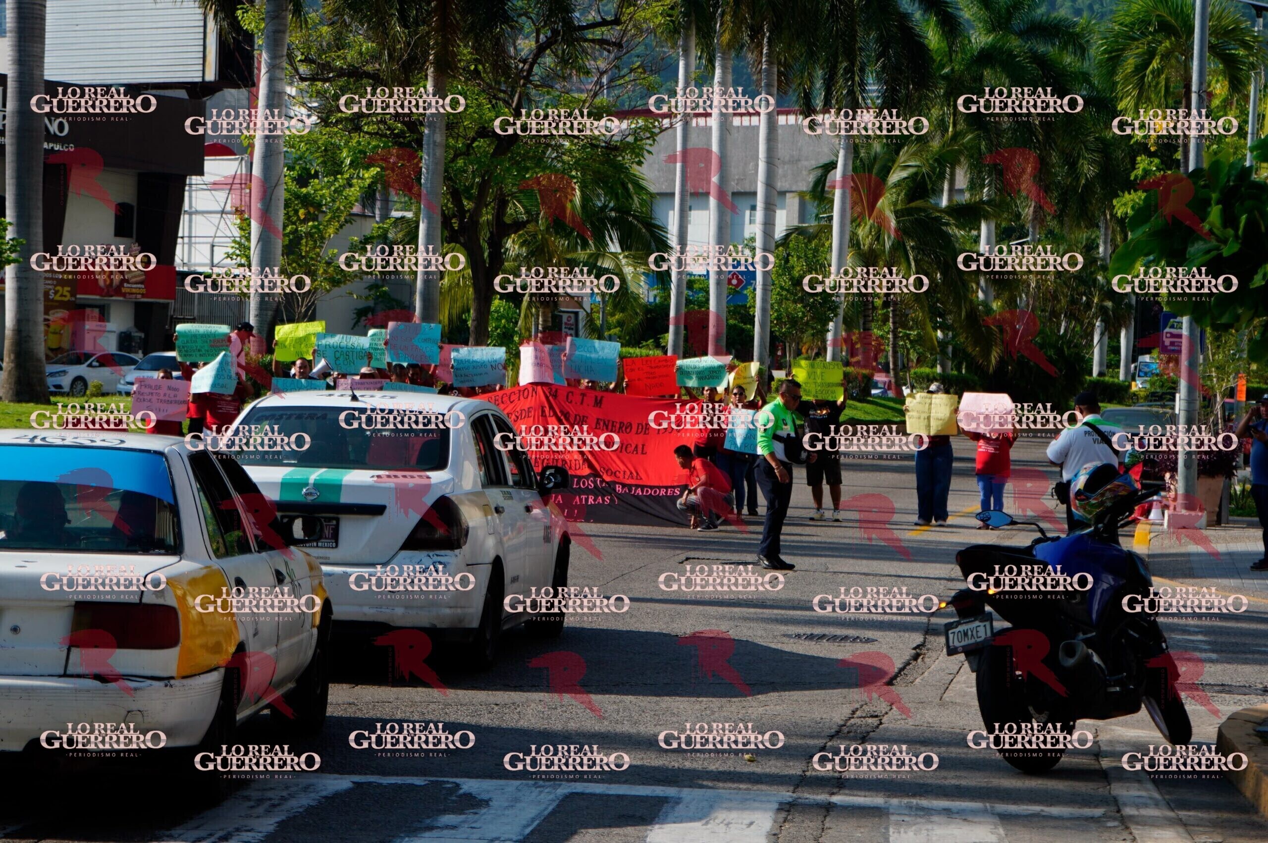 Vuelven a bloquear ex trabajadores del hotel Amarea para exigir su reinstalación