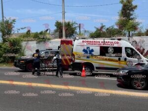 Cinco heridos tras volcadura de camioneta en Pie de la Cuesta