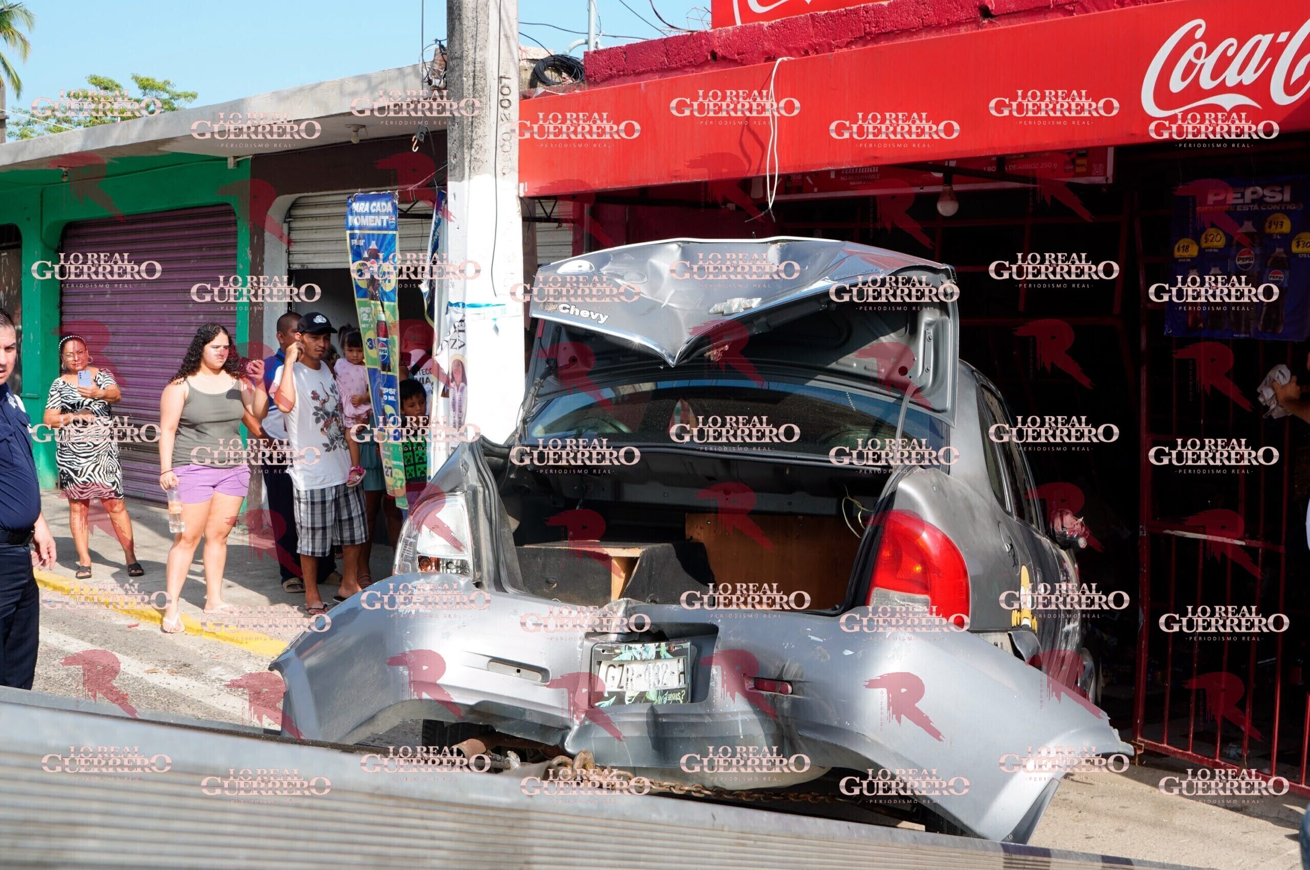 Presunto árbitro ebrio provoca accidente y agrede a policías al poniente de Acapulco