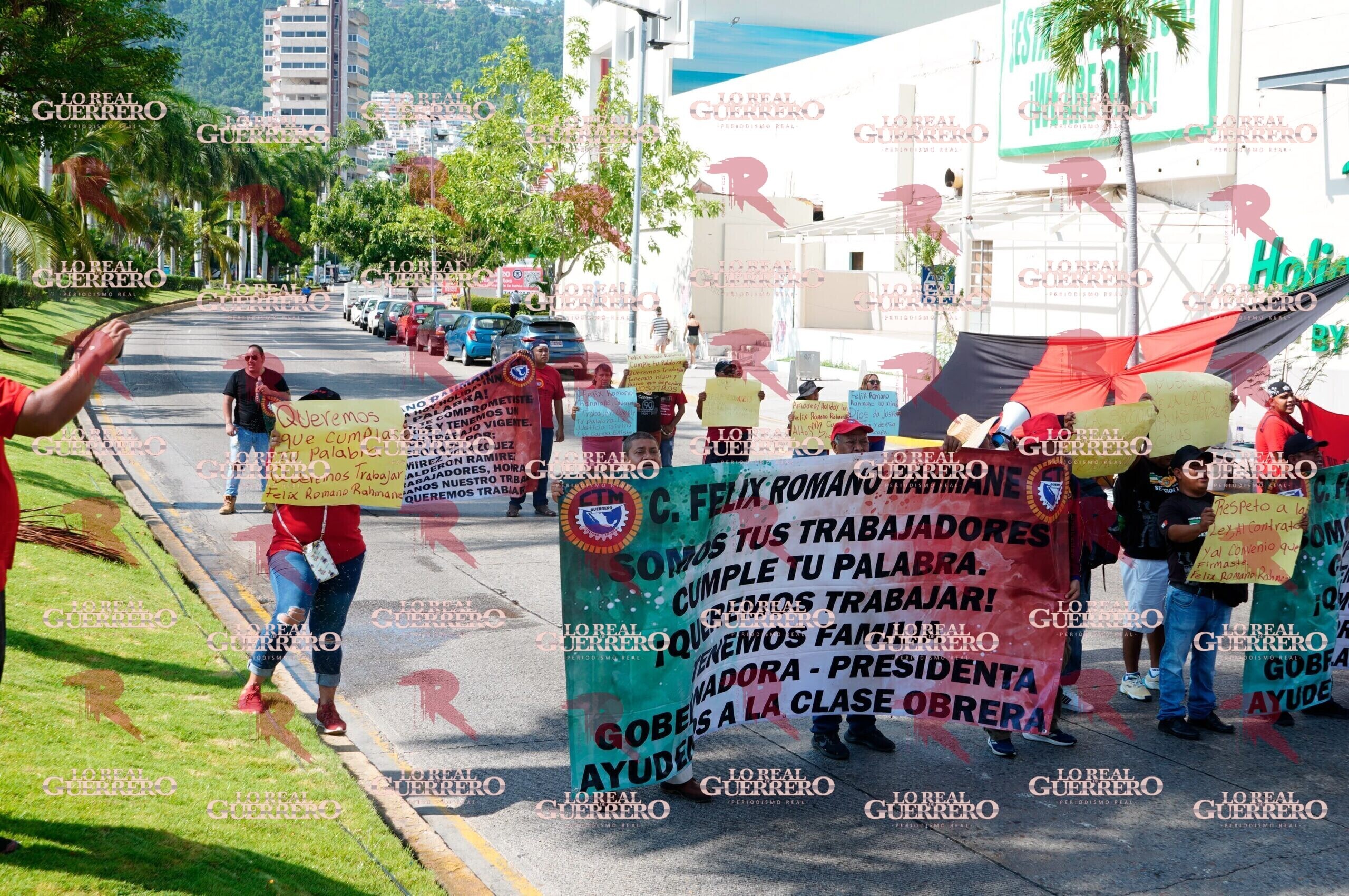 Ex trabajadores del Holiday Inn retoman bloqueos en la Costera Miguel Alemán
