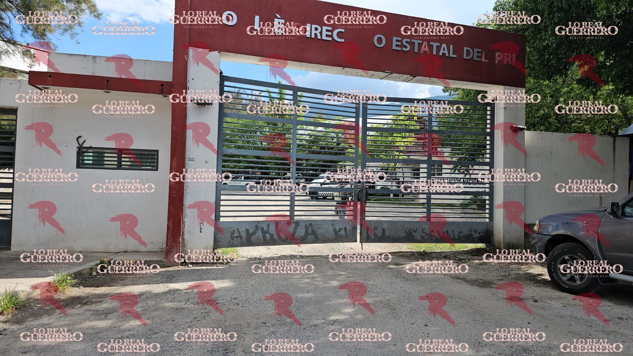 Hallan granada de fragmentación en las oficinas del Comité Directivo Estatal del PRI, en Chilpancingo