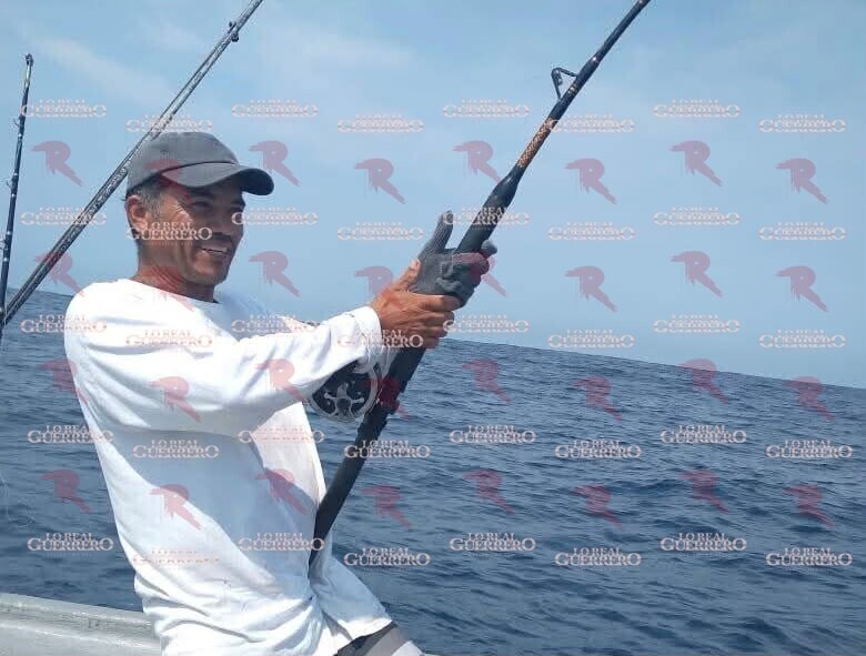 Familiares buscan desesperadamente a pescador desaparecido en Acapulco