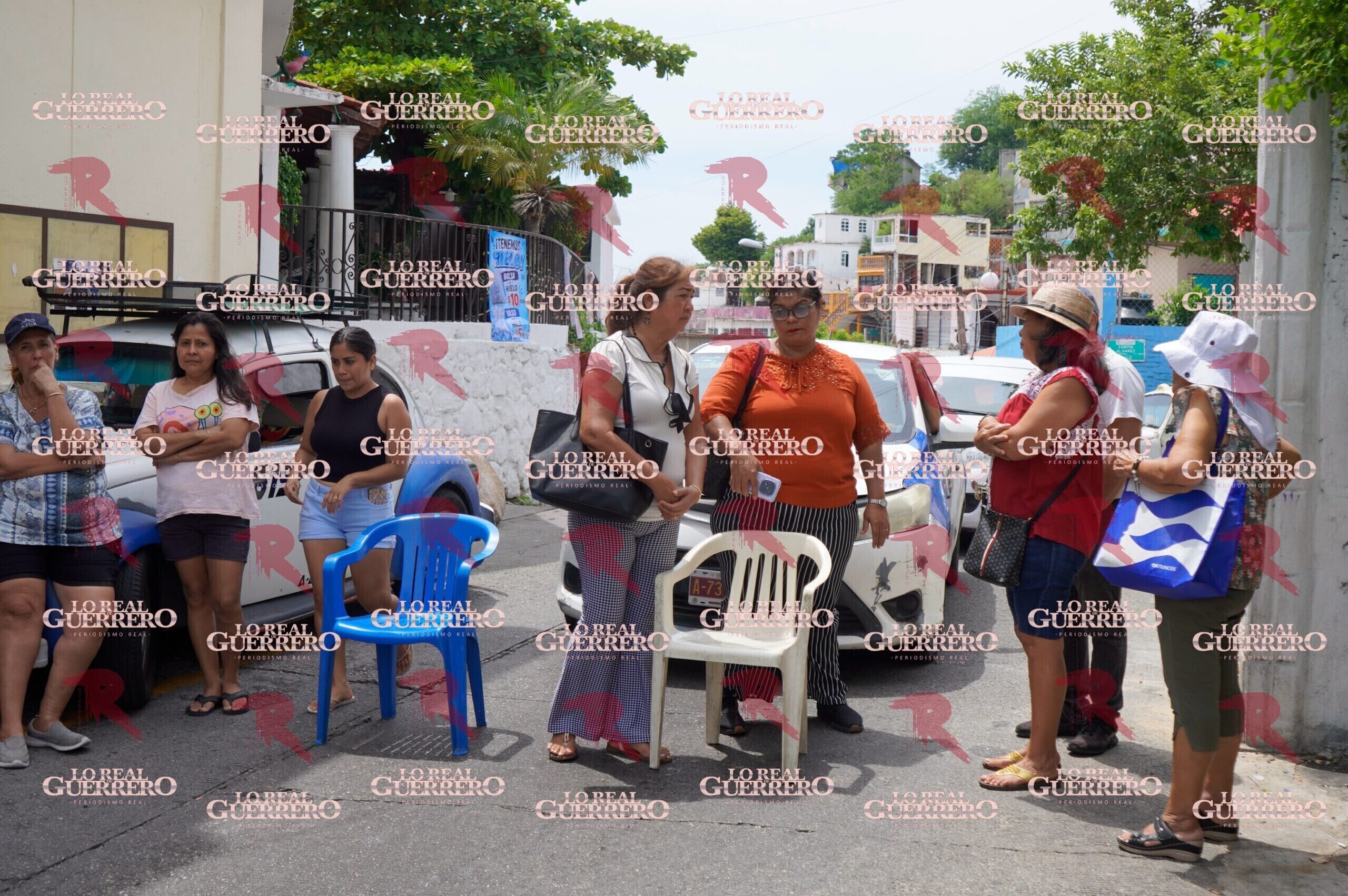 Vecinos bloquean avenida por falta de agua potable