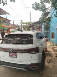 Balean presunta camioneta de funcionaria de Coyuca de Benítez