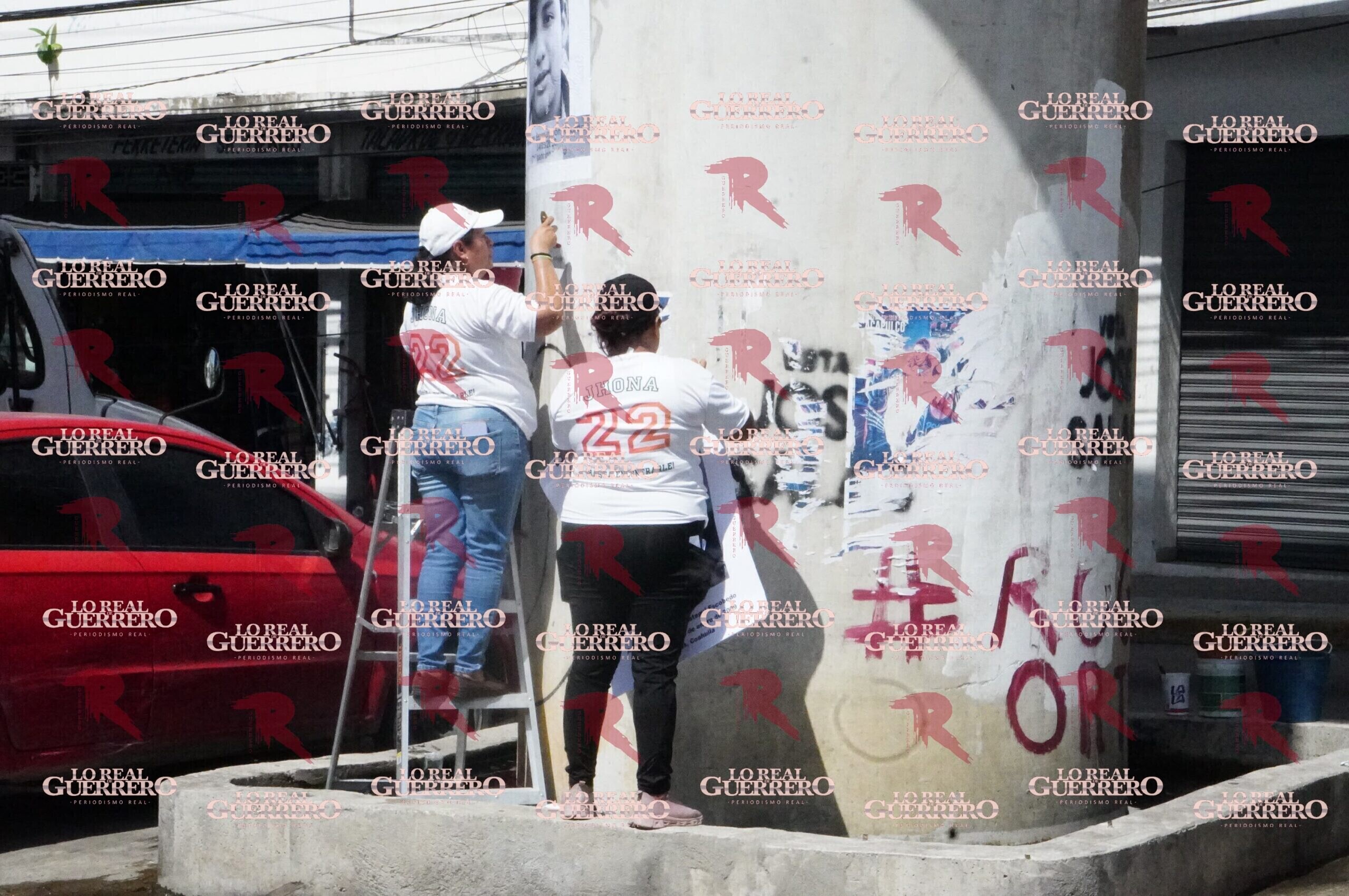 Pegan fichas de desaparecidos en Acapulco previo a conmemoración internacional