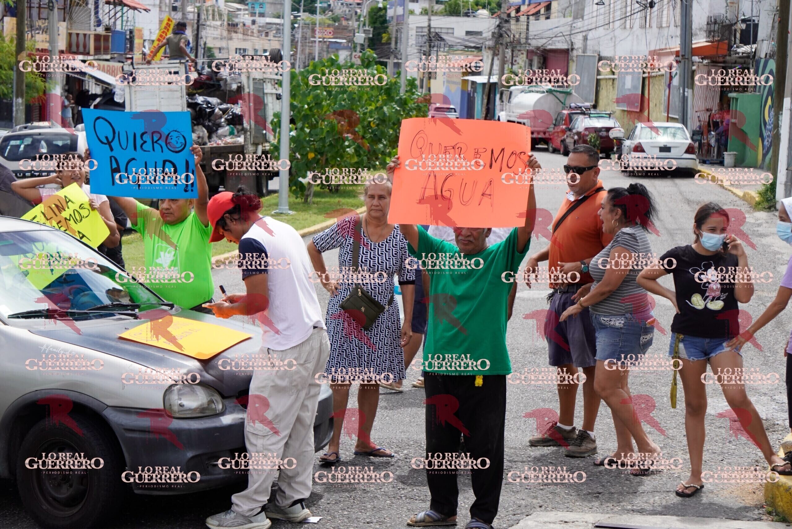 Bloquean la Calzada Pie de la Cuesta por falta de agua potable