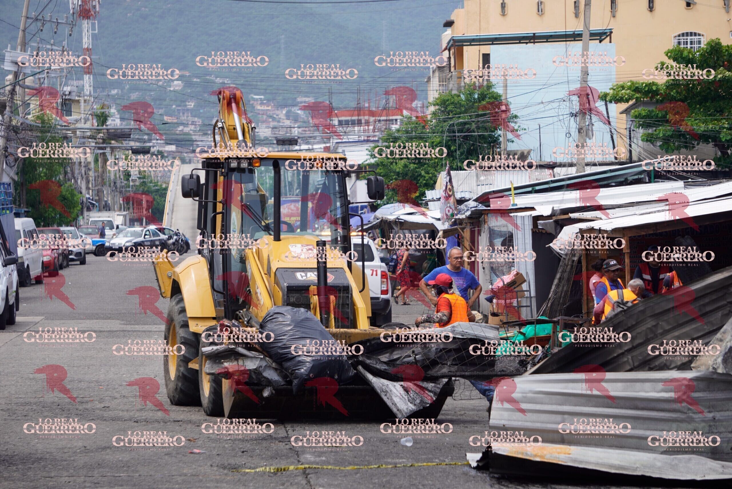 Inician trabajos para retirar escombros del Mercado Central de Acapulco