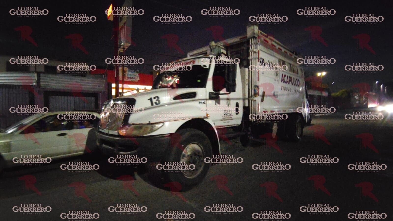Muere motociclista tras ser arrollado por camión de basura en Acapulco