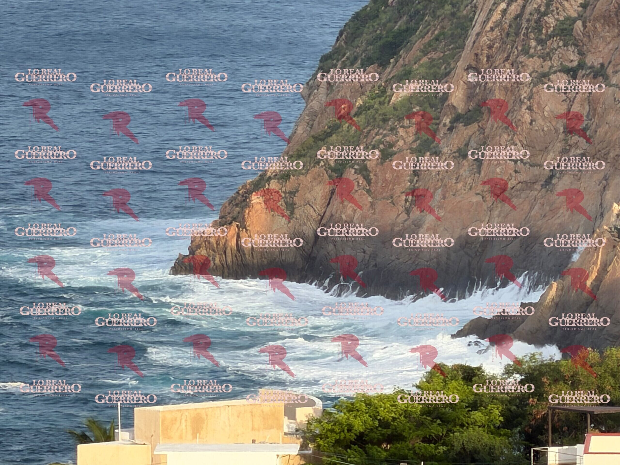 Huracán Polo mantiene elevado el oleaje en costas de Guerrero