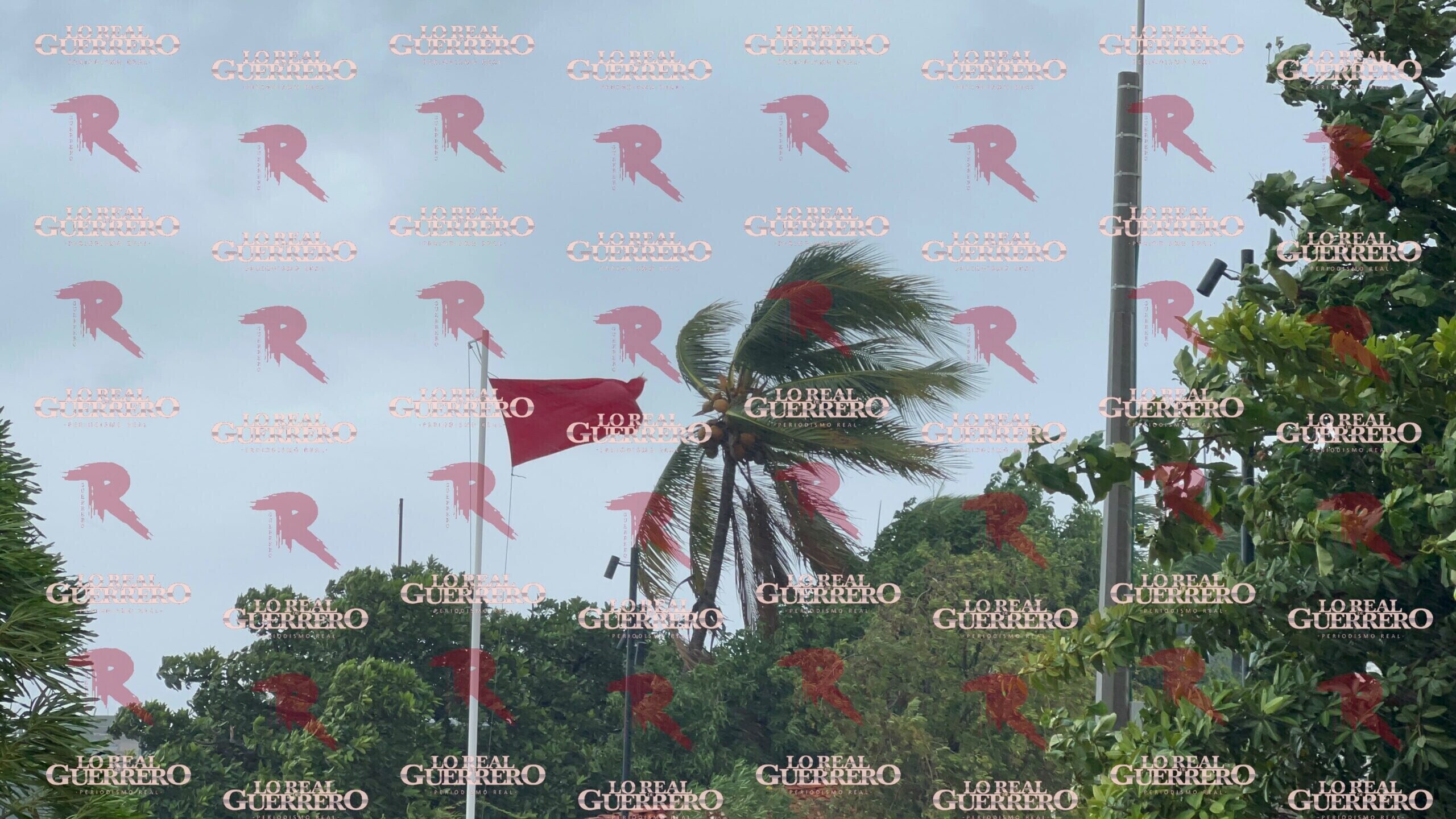 Polo deja lluvias, viento, oleaje elevado y cierre de negocios en Acapulco