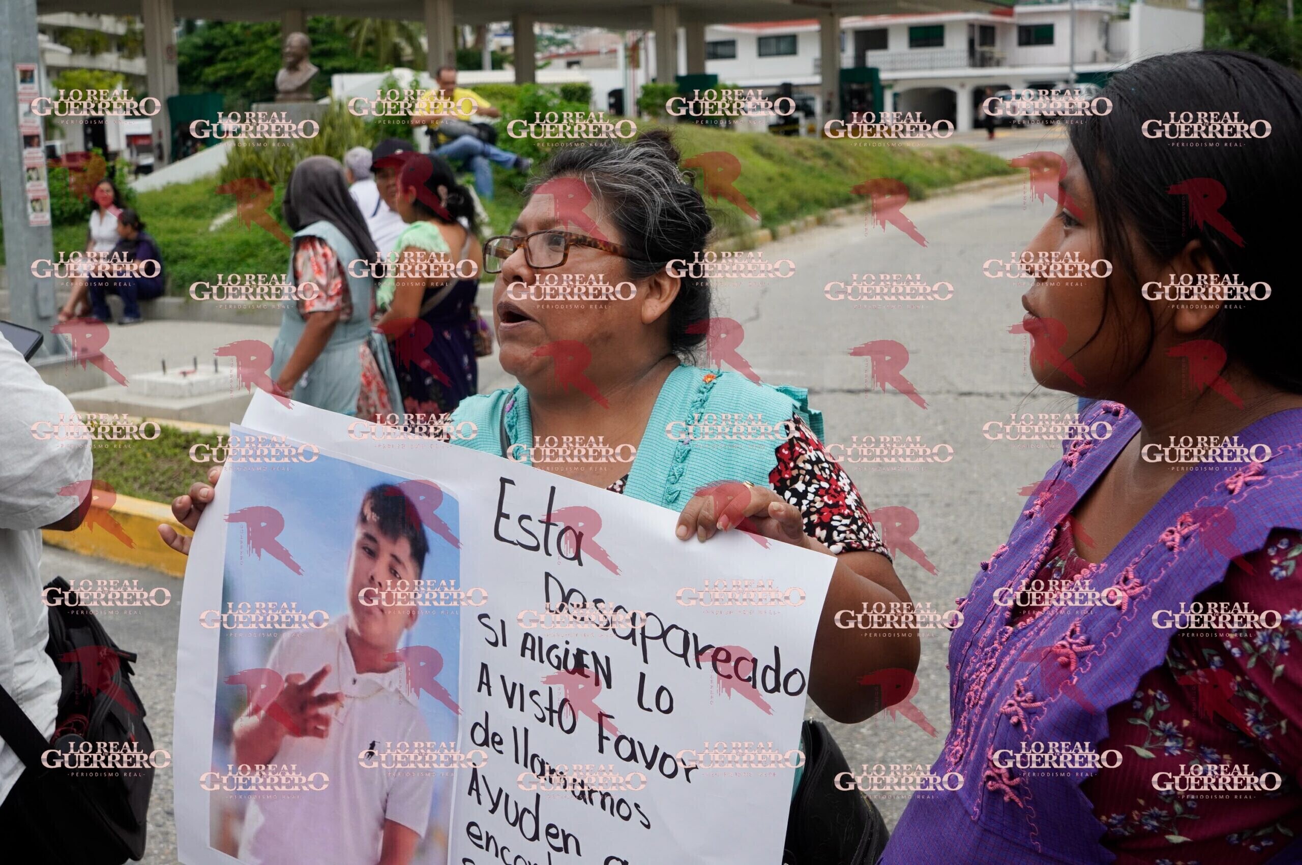 Bloquean la Costera para exigir búsqueda de dos indígenas desaparecidos en Acapulco