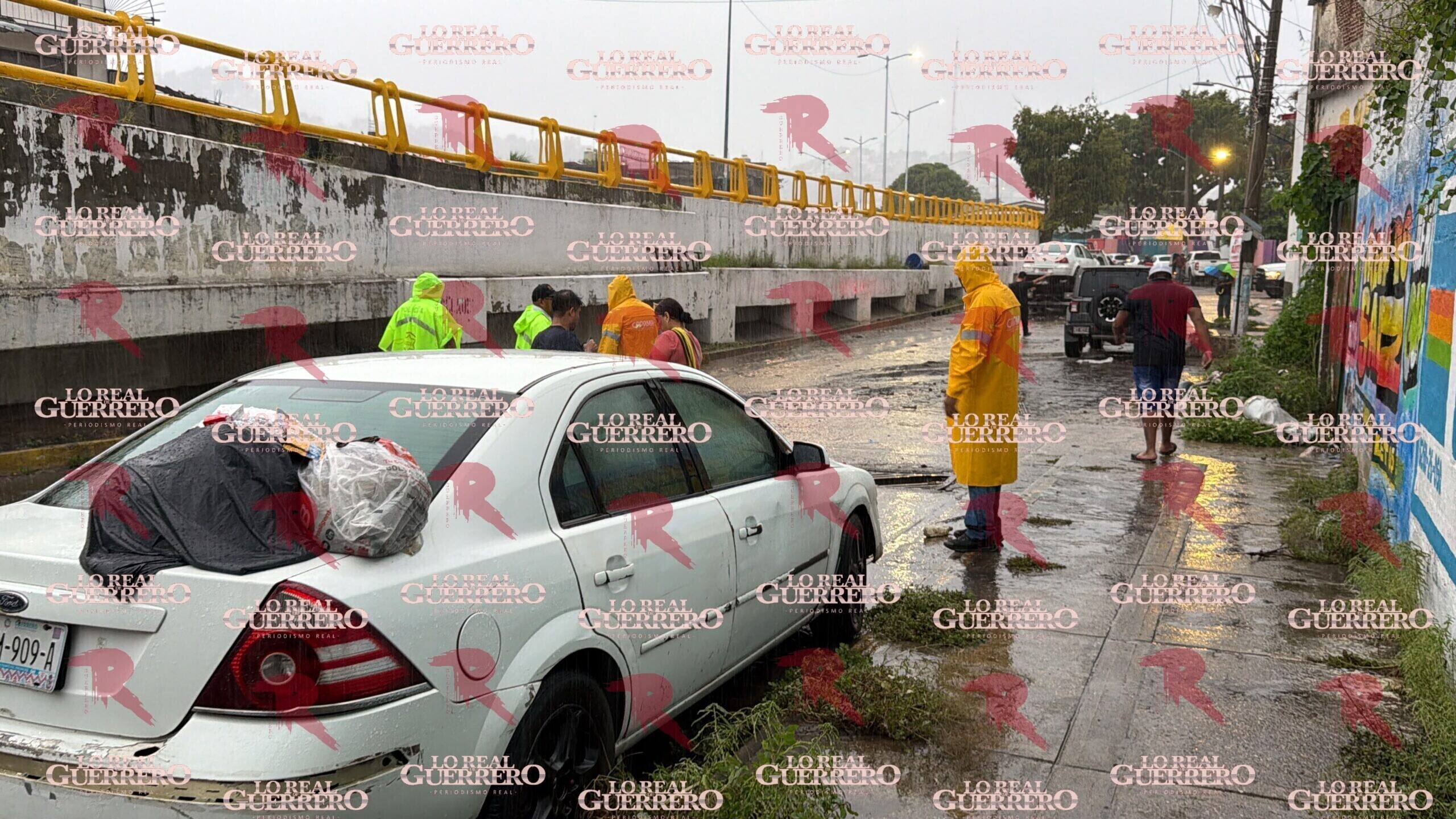Deja “Simón” lluvias torrenciales en Acapulco; arrastra vehículos y provoca derrumbes