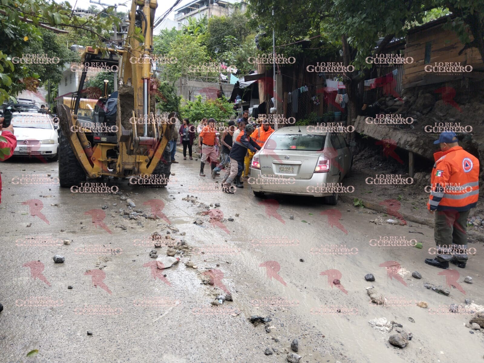 Colapsa muro de contención y daña vivienda y automóvil en la barranca Las Calaveras, en Chilpancingo