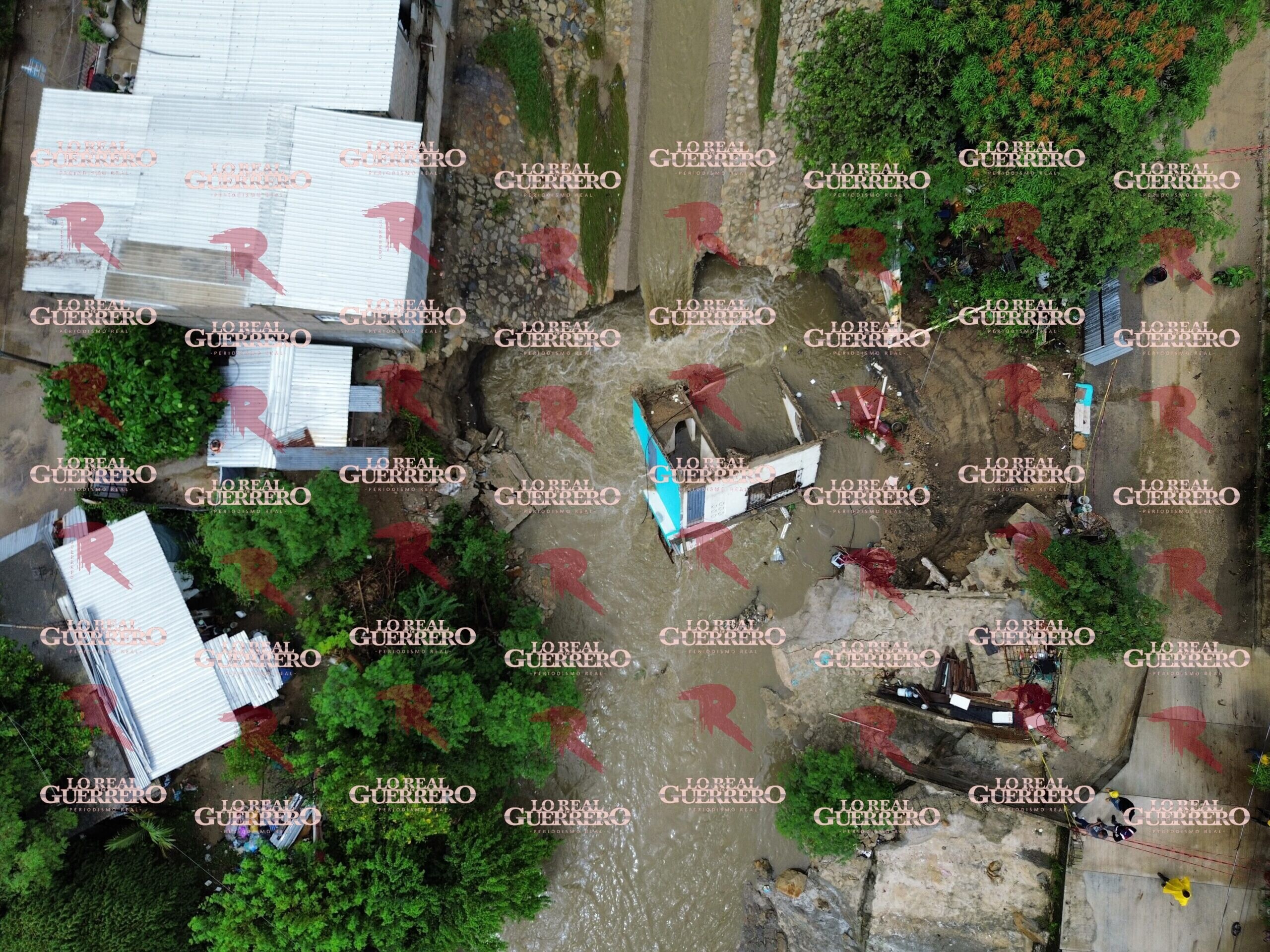 Deja Simón una casa colapsada, vehículos dañados y más de 100 toneladas de basura en Acapulco