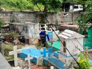 Hallan cráneo humano y dos gallinas muertas en panteón de Pie de la Cuesta