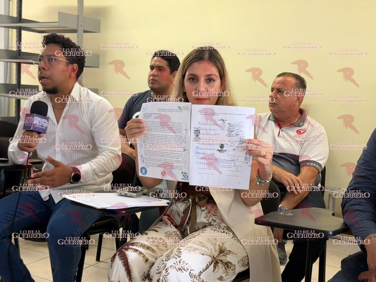 Amenazan docentes con bloquear la carretera Acapulco-Zihuatanejo por recursos federales no ejecutados
