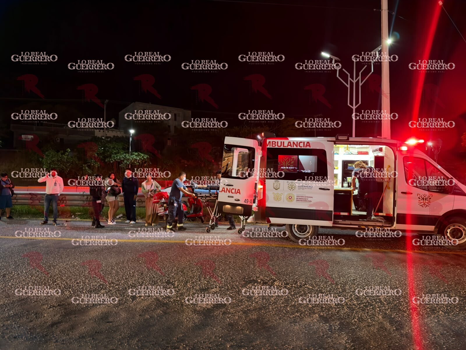 Un lesionado tras choque entre motoneta y automóvil en Chilpancingo