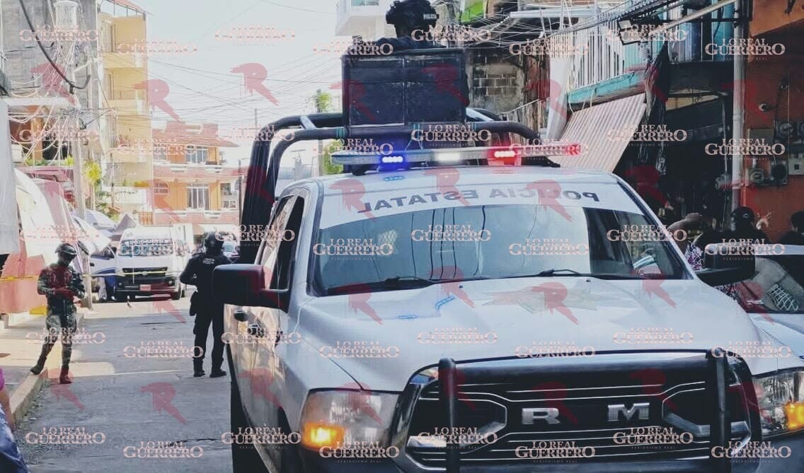 Matan a balazos a chofer de Urvan en pleno Centro de Zihuatanejo