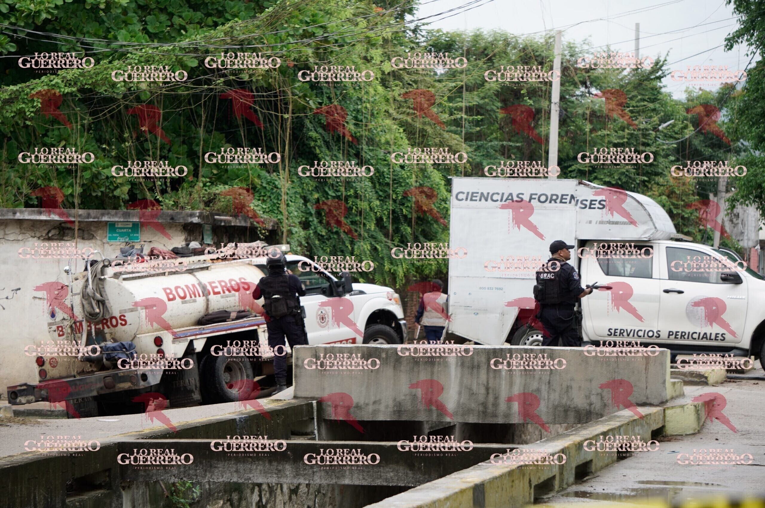 Abandonan a dos hombres asesinados en un canal pluvial de la colonia Postal, en Acapulco